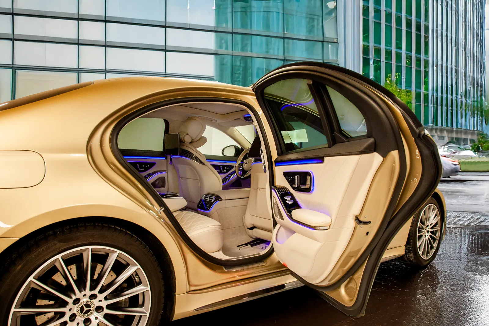 S-Klasse Limousine Seite Chauffeur Frankfurt